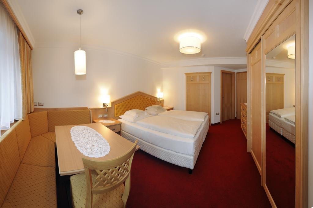 Hotel Ingram เซลวาดีวัลการ์เดนา ห้อง รูปภาพ