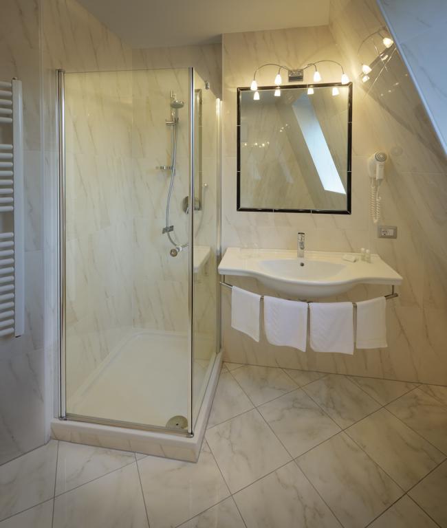 Hotel Ingram เซลวาดีวัลการ์เดนา ห้อง รูปภาพ