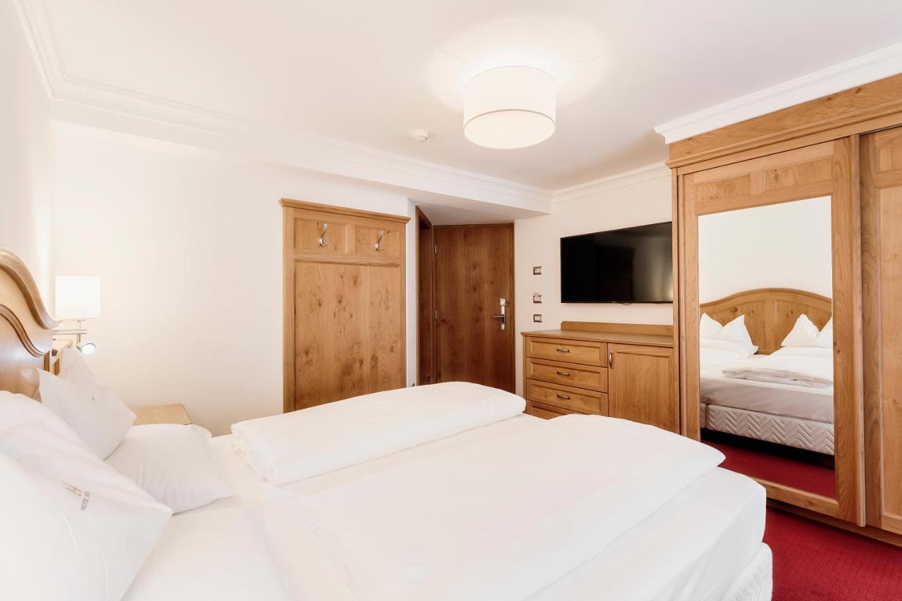 Hotel Ingram เซลวาดีวัลการ์เดนา ภายนอก รูปภาพ