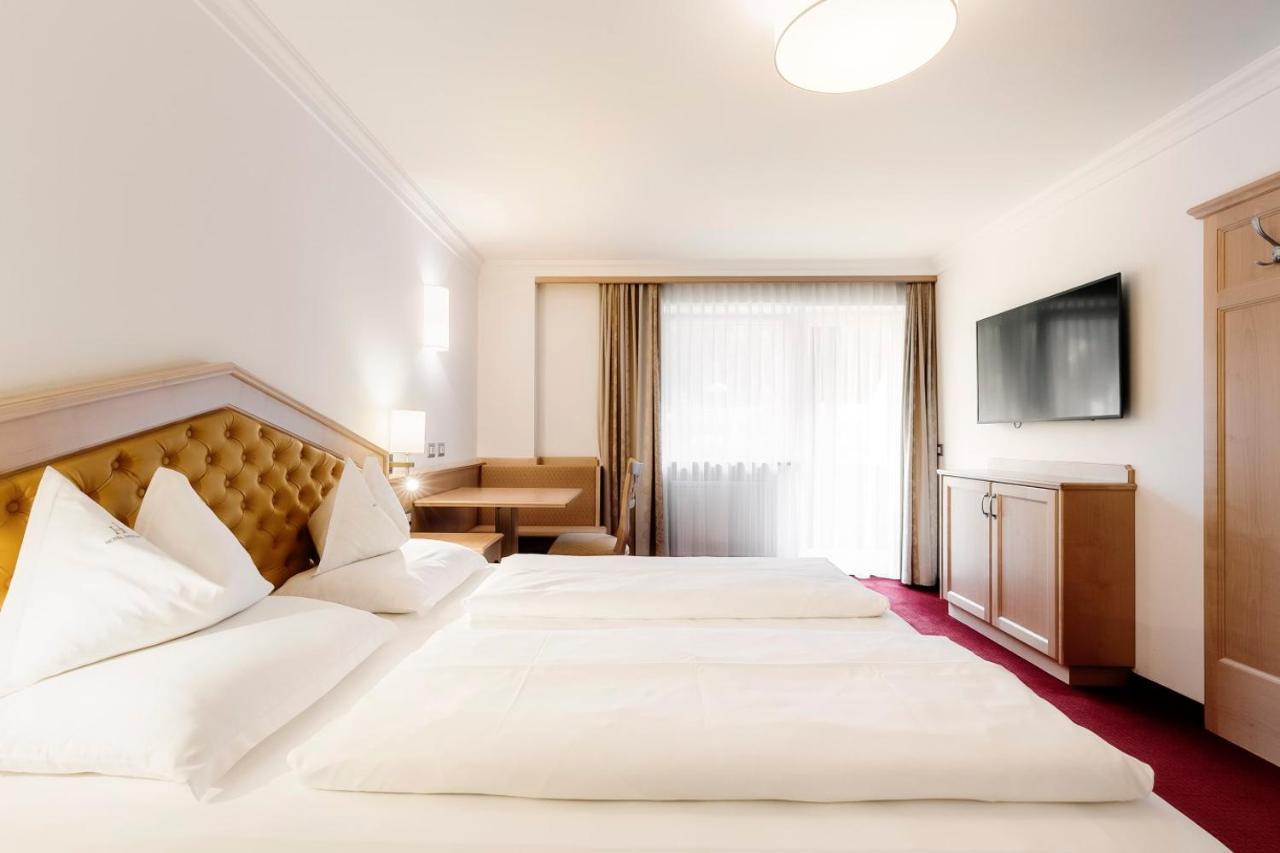 Hotel Ingram เซลวาดีวัลการ์เดนา ภายนอก รูปภาพ