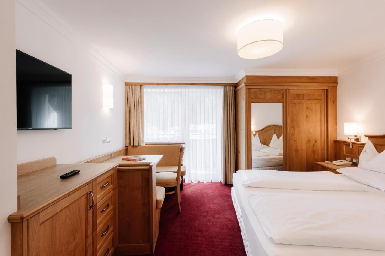Hotel Ingram เซลวาดีวัลการ์เดนา ภายนอก รูปภาพ