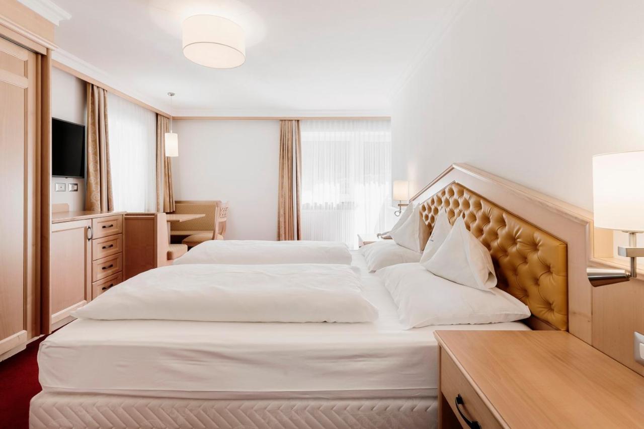Hotel Ingram เซลวาดีวัลการ์เดนา ภายนอก รูปภาพ