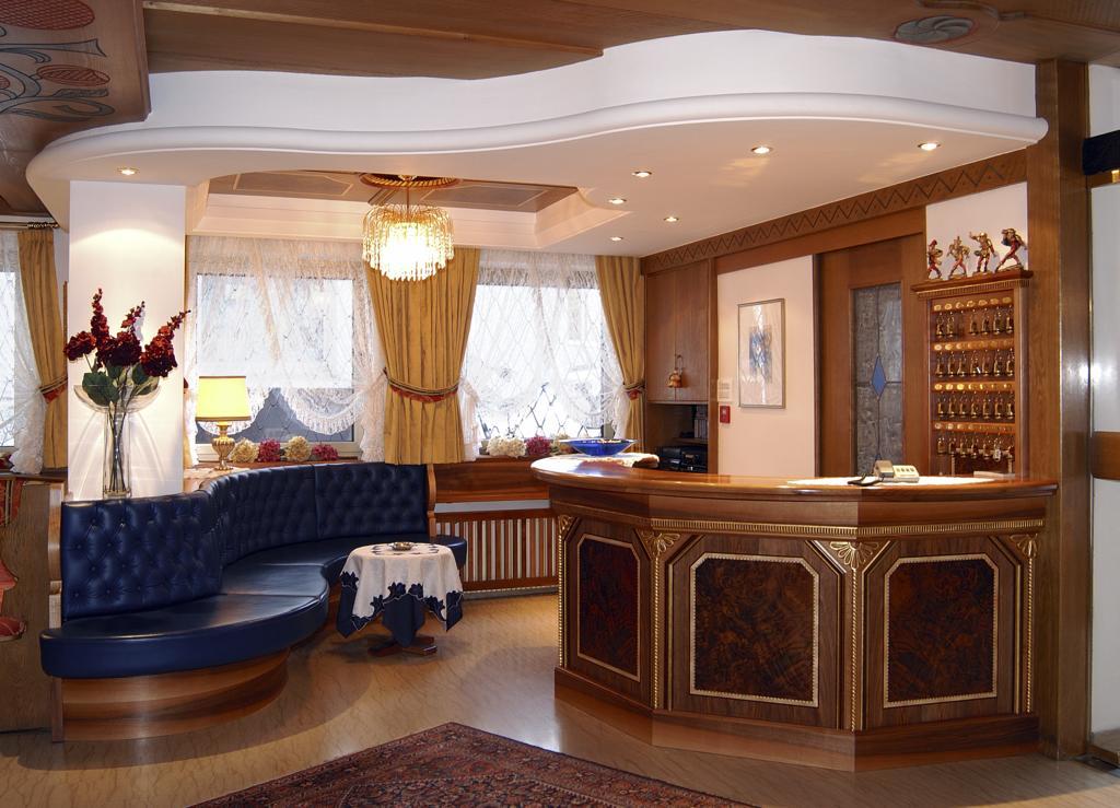 Hotel Ingram เซลวาดีวัลการ์เดนา ภายนอก รูปภาพ