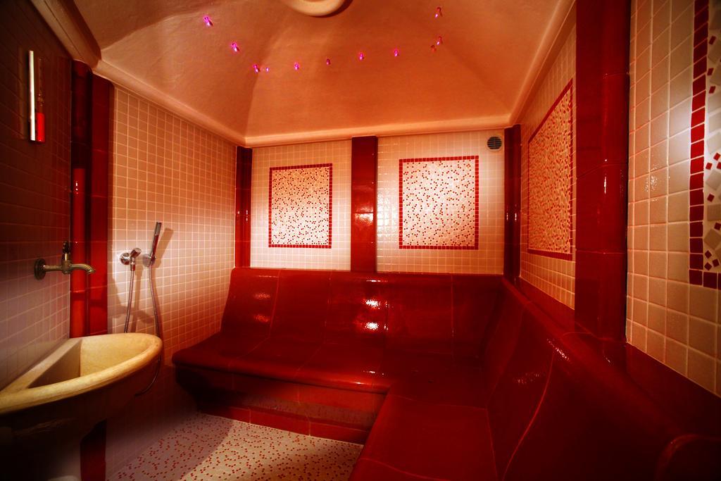 Hotel Ingram เซลวาดีวัลการ์เดนา ภายนอก รูปภาพ